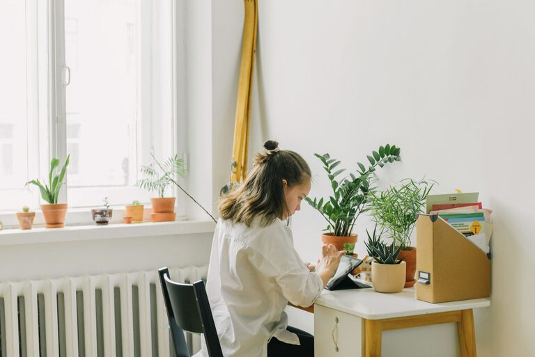 Tips for Creating a Relaxing Home Workspace to Boost Productivity